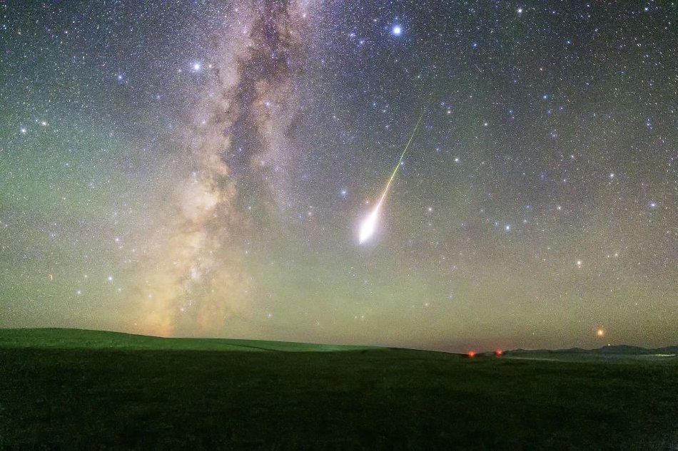 高清大图：英仙座流星雨惊艳登场