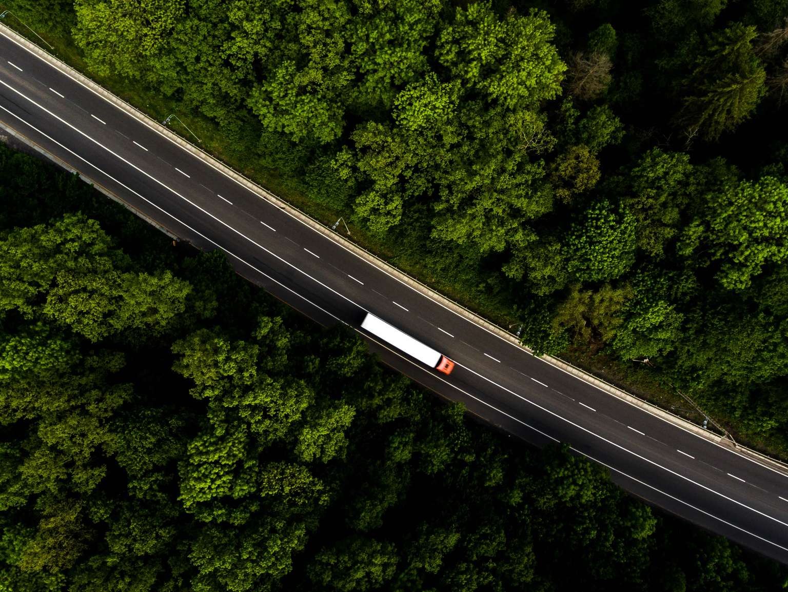 green_road_truck_centered