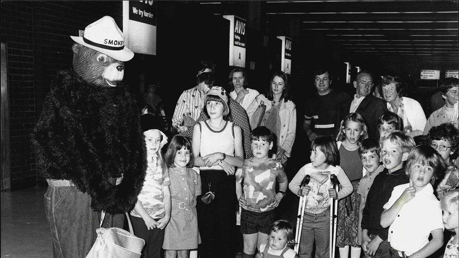 Smokey Bear arrives in Sydney in 1977.