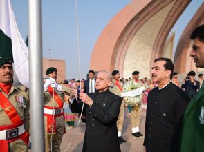 National leaders pledge economic stability as Pakistan turns 77