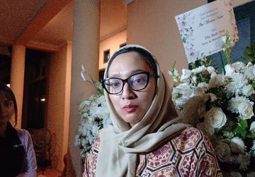 Bella Fawzi Ungkap Ucapan Terakhirnya di Depan Jenazah Marissa Haque sebelum Dimakamkan