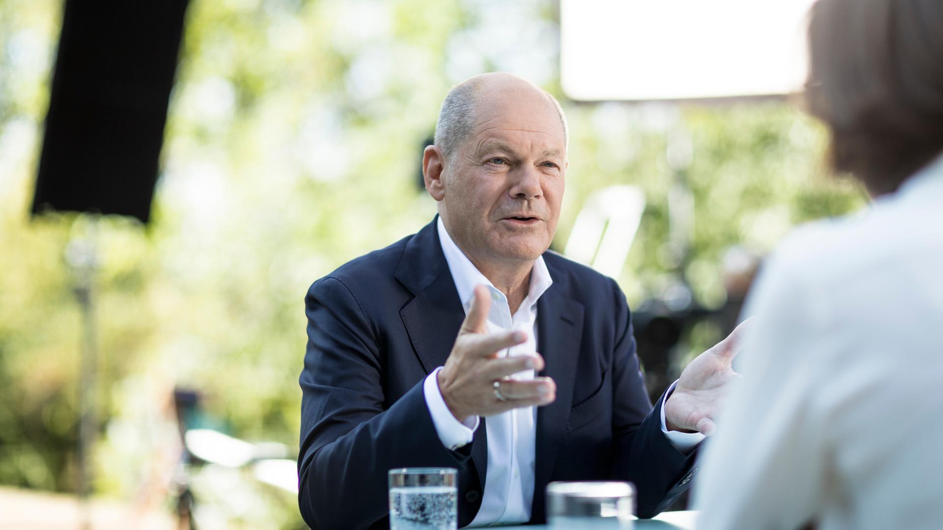 Bundeskanzler Olaf Scholz (SPD) beim ZDF-Sommerinterview. 