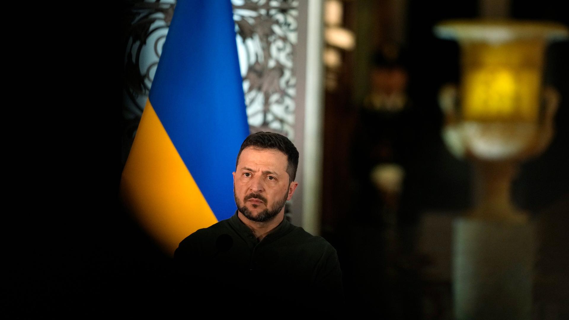 Der ukrainische Präsident Wolodymyr Selenskyj nimmt an der Pressekonferenz mit der italienischen Ministerpräsidentin Giorgia Meloni nach ihrem Treffen in der Villa Pamphilj in Rom am Donnerstag, 10. Oktober 2024, teil. 