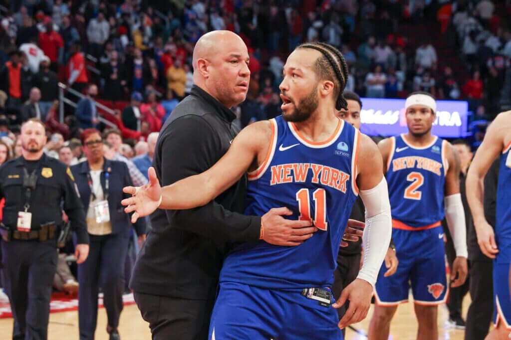 Officials admit they made wrong call on final play of Knicks' loss