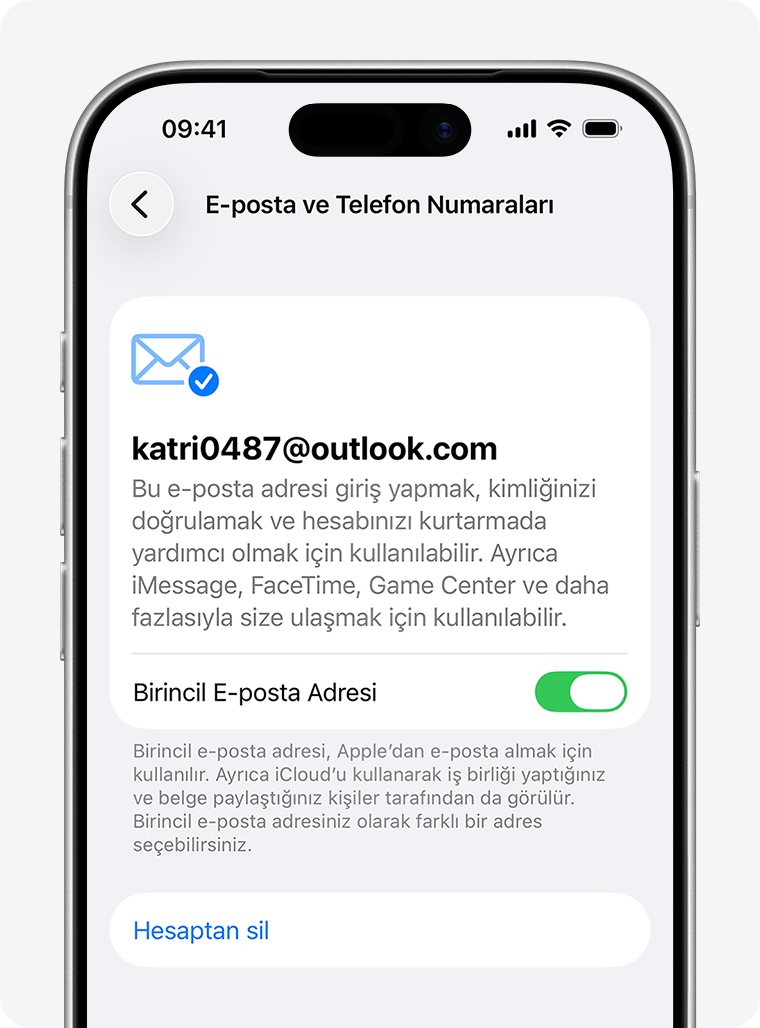 Apple Hesabı ayarlarını ve birincil e-posta adresini güncelleme veya kaldırma seçeneklerini gösteren iPhone
