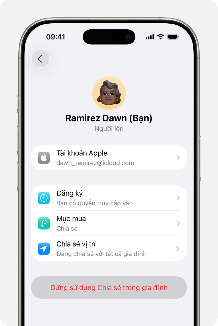Màn hình iPhone hiển thị bước tự xóa bạn khỏi nhóm Chia sẻ trong gia đình.