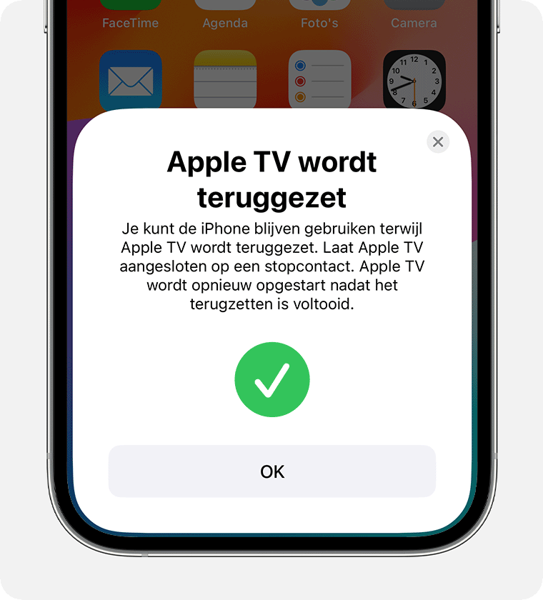 De melding 'Apple TV wordt teruggezet' verschijnt op de iPhone.