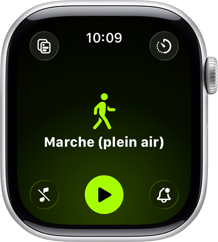 Une Apple Watch qui affiche les types d’entraînement Marche (plein air) et Marche (tapis).