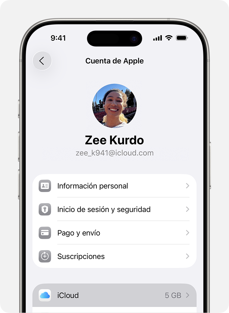 La pantalla de un iPhone en la que se muestra iCloud como la opción seleccionada en Configuración.
