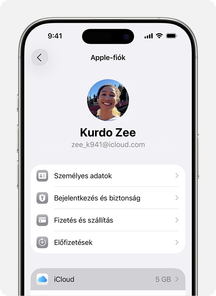 Egy iPhone képernyője, amelyen az iCloud van kiválasztva a Beállításokban.