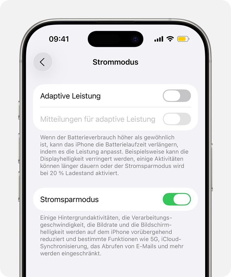 iPhone-Batteriebildschirm mit aktiviertem Stromsparmodus und gelbem Batteriesymbol in der Statusleiste.