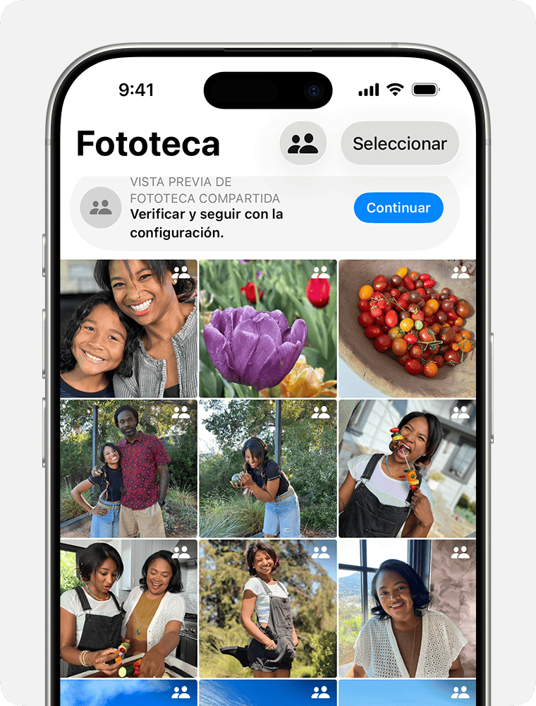 Una pantalla de iPhone en la que se muestra una vista previa de una fototeca compartida durante la configuración. Las imágenes de la vista previa incluyen personas sonrientes, un primer plano de una planta y paisajes.
