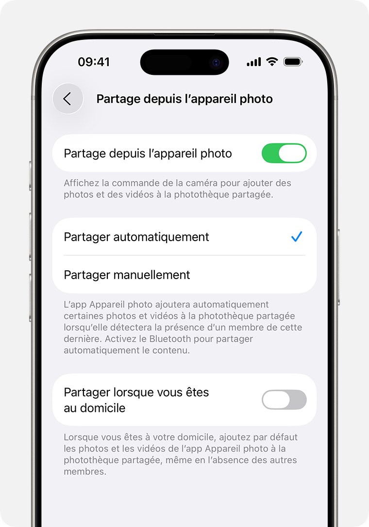 Un iPhone affichant les réglages Partage depuis l’appareil photo. Le réglage Partage depuis l’appareil photo est activé et l’option Partager automatiquement est sélectionnée.