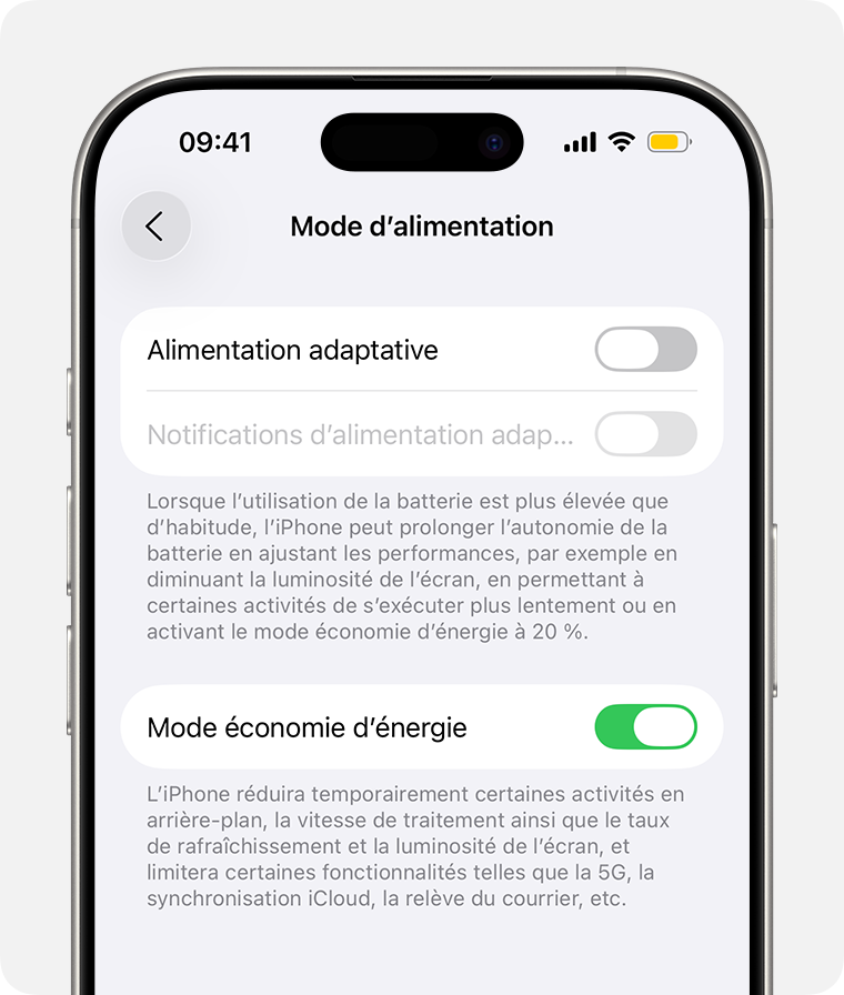 Écran Batterie sur un iPhone avec le mode économie d’énergie activé et une icône de batterie jaune dans la barre d’état.