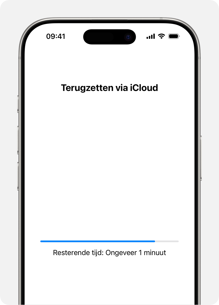 Een iPhone met de status van het terugzetten van een iCloud-back-up op je apparaat.