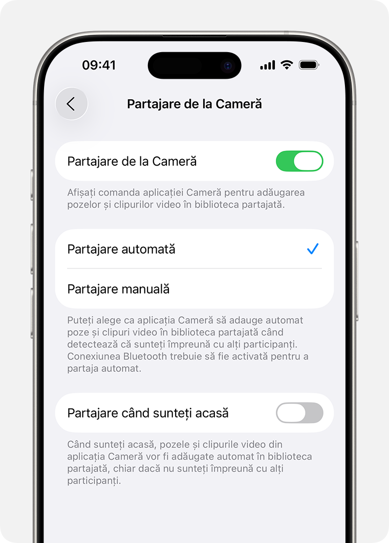 Un iPhone care afișează configurările Partajare de la Cameră. Funcția Partajare de la Cameră este activată și este selectată opțiunea Partajare automată.
