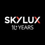 Logotipo de SkyLux Travel