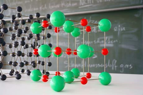 Atomic models in front of a blackboard