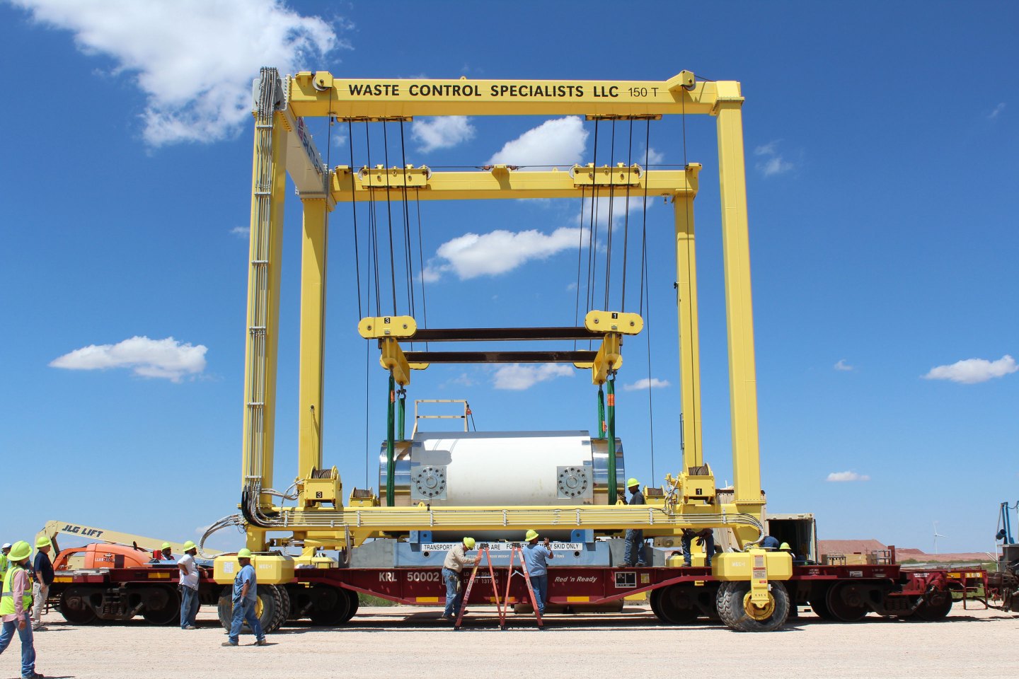 Waste Control Specialists’ workers offloading a rail transportation cask containing LLRW shipped from the former Vermont Yankee Nuclear Power Station being decommissioned by NorthStar.