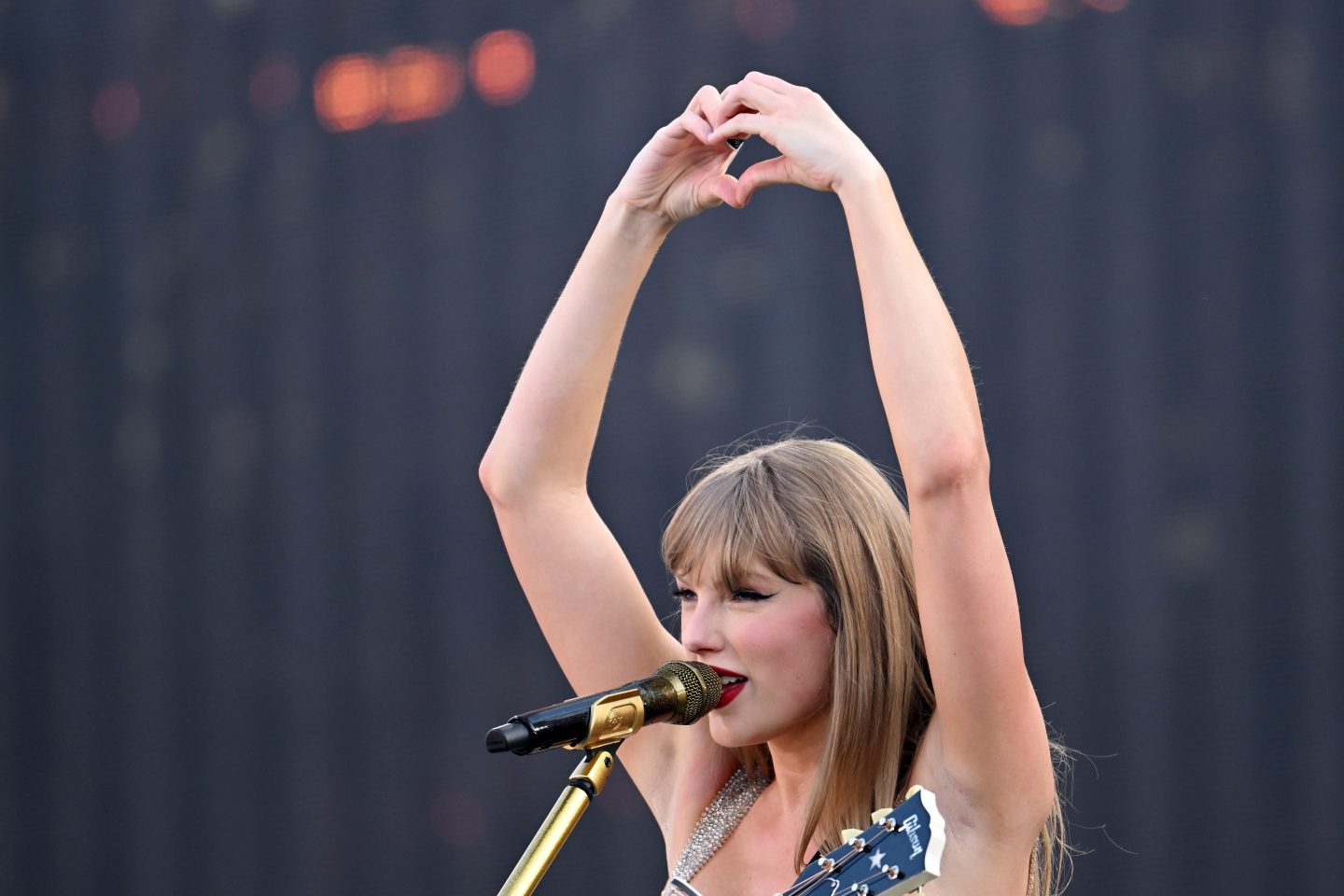 ZURICH, SWITZERLAND - JULY 09: (EDITORIAL USE ONLY AND NO COMMERCIAL USE AT ANY TIME. NO USE ON BOOK COVERS.) Taylor Swift performs onstage during "Taylor Swift | The Eras Tour" at Stadion Letzigrund Zürich on July 09, 2024 in Zurich, Switzerland. (Photo by Noam Galai/TAS24/Getty Images for TAS Rights Management )