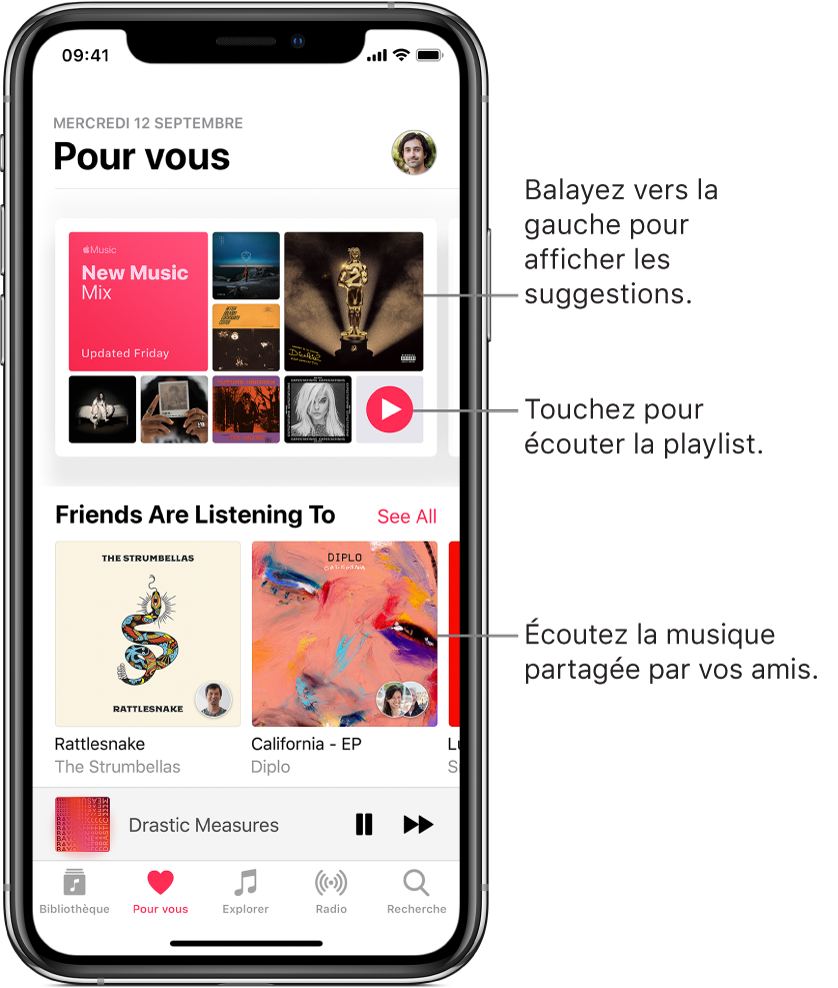 L’écran Pour vous affichant la playlist Nouveautés en haut. Un bouton Lecture apparaît en bas à droite de la playlist. En dessous se trouve la section Musique qu’écoutent vos amis ; elle présente deux pochettes d’album.