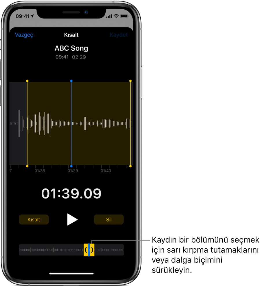 Ekranın en altındaki ses dalgasının bir bölümünü çevreleyen kısaltma tutamaklarıyla birlikte kısaltılan kayıt. Çal düğmesi ve kayıt sayacı dalga biçiminin üst tarafında görünüyor. Kısaltma tutamakları Çal düğmesinin altında.
