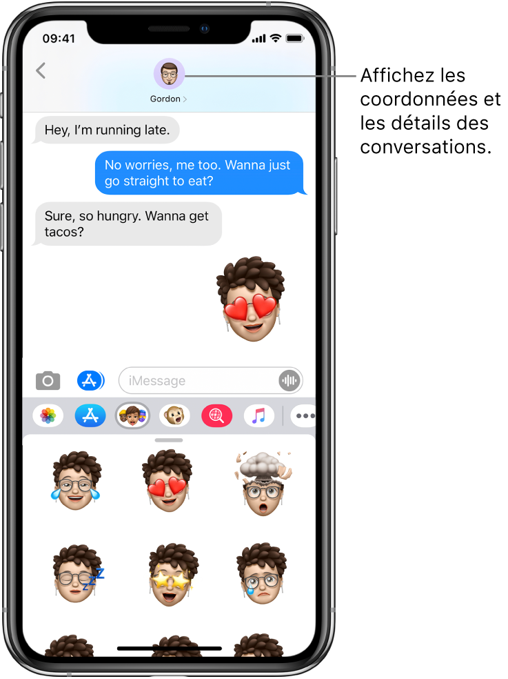 Exemple de conversation dans Messages. En haut de l’écran, de gauche à droite, sont affichés le bouton Retour et la photo de la personne à laquelle vous écrivez. Au centre, se trouvent les messages envoyés et reçus au cours de la conversation. En bas de l’écran, de gauche à droite, se trouvent les boutons Photos, Stores, Apple Pay, Animoji, Digital Touch, #images et Musique.