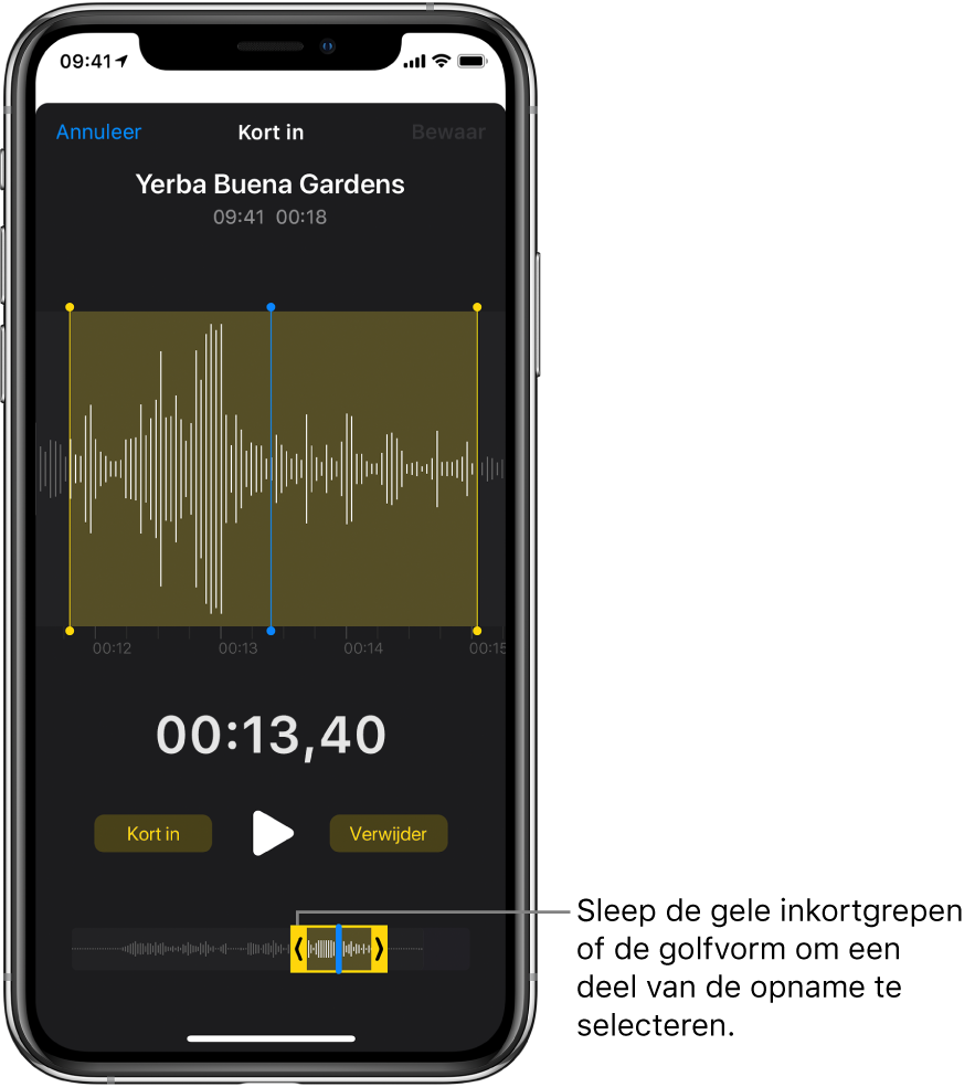 Je ziet hoe de opname wordt ingekort. Onder in het scherm zie je hoe de inkortgrepen een deel van de geluidsgolfvorm omsluiten. Boven de golfvorm bevinden zich een afspeelknop en een opnametimer. De inkortgrepen bevinden zich onder de afspeelknop.