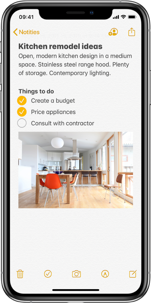Een notitie met tekst over de verbouwing van een keuken en een checklist. In de notitie staan knoppen om samen te werken met anderen en om de notitie te delen. Onderin staan knoppen om de notitie te verwijderen, een checklist toe te voegen, een foto toe te voegen, handschriftgereedschappen weer te geven of een nieuwe notitie aan te maken.