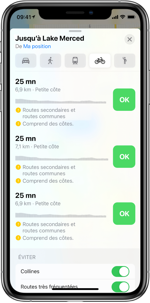 Une liste d’itinéraires à vélo. Un bouton Démarrer s’affiche pour chaque itinéraire avec des informations à son sujet, comme l’heure d’arrivée estimée, les changements d’altitude et les types de routes. Des boutons pour éviter les pentes et les routes très fréquentées s’affichent en bas de l’écran.