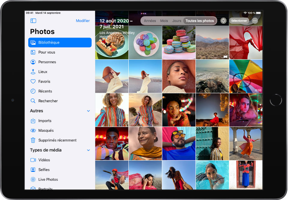 Sur le côté gauche d’un écran de Photos se trouve une barre latérale permettant de sélectionner Photothèque, « Pour vous », Personnes, Lieux et d’autres catégories. L’option Photothèque est sélectionnée. Le reste de l’écran montre la photothèque dans la présentation « Toutes les photos ». La date et l’emplacement des photos prises se trouvent en haut de la photothèque. En haut au centre se trouvent les options d’affichage des photos : Années, Mois, Jours et « Toutes les photos » ; l’option « Toutes les photos » est sélectionnée. En haut à droite de l’écran se trouvent les boutons Aspect, Sélectionner et Plus.