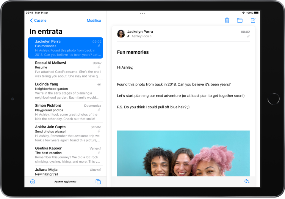 La casella Entrata di Mail con un elenco di e-mail sulla sinistra e un thread di e-mail aperto sulla destra. Il pulsante per passare a un’altra casella è visibile nell’angolo in alto a sinistra. Nell’angolo in basso a sinistra, il pulsante per filtrare le e-mail, in modo che vengano mostrati soltanto determinati tipi di e-mail. Il pulsante per comporre una nuova e-mail si trova nell'angolo in alto a destra.
