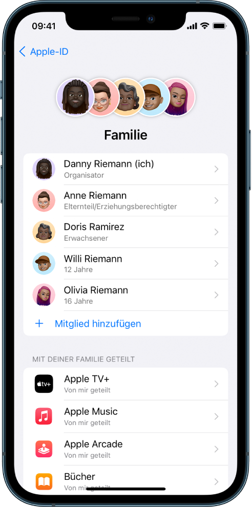 Der Bildschirm „Familienfreigabe“ in der App „Einstellungen“. Es sind fünf Familienmitglieder aufgeführt und vier Abos werden mit der Familie geteilt.