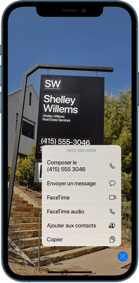 Une photo est ouverte sur l’intégralité de l’écran. Dans la photo se trouve un écriteau qui comprend du texte et un numéro de téléphone. Le numéro de téléphone est sélectionné et les options suivantes sont disponibles sur l’écran : Appeler, « Envoyer un message », FaceTime, « FaceTime audio », « Ajouter à Contacts » et Copier.