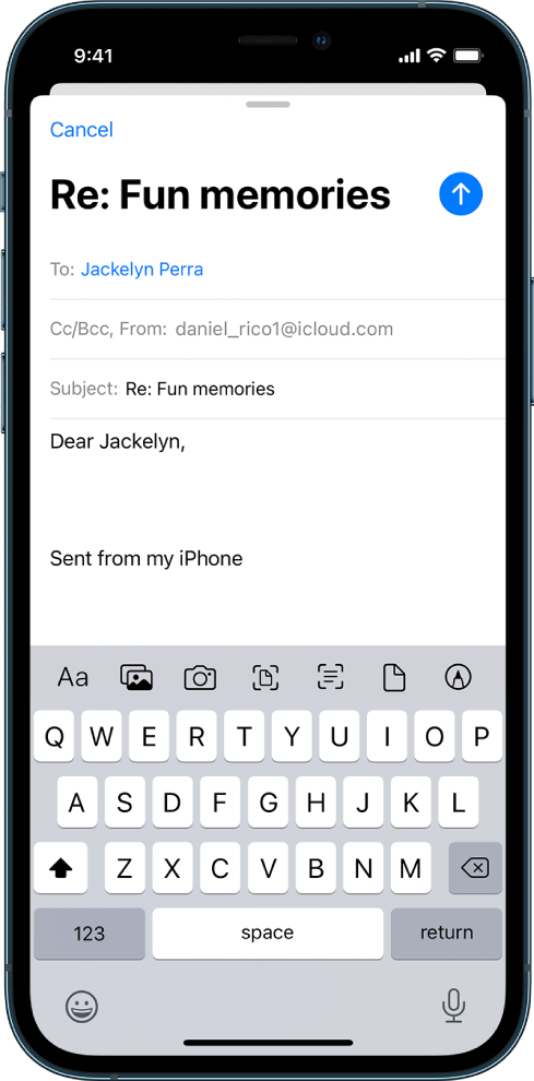 Rašomo el. laiško juodraštis su ekrano viduryje matomomis pridėjimo parinktimis. Pateiktos parinktys: įterpti tekstą, įterpti vaizdus, fotografuoti, nuskaityti tekstą, nuskaityti dokumentą, įterpti išsaugotą failą arba piešti el. laiške.