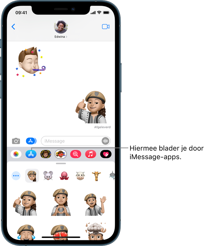 Een gesprek in Berichten met de iMessage-appbrowserknop geselecteerd. De geopende applade met emoticonstickers.