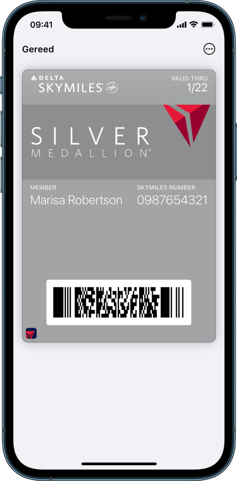 Een instapkaart in Wallet met vluchtinformatie en onderaan de QR-code.