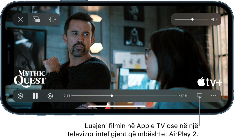 Një film që luan në ekranin e iPhone. Në fund të ekranit janë komandat e luajtjes, duke përfshirë butonin e AirPlay Screen pranë pjesës së poshtme djathtas.
