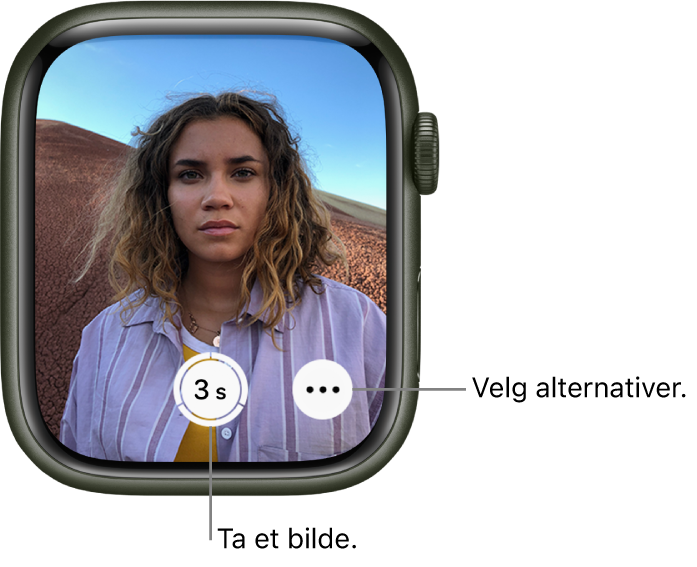 Når den brukes til kamerastyring, viser Apple Watch-skjermen det som vises i kameravisningen på iPhone. Ta bilde-knappen nederst i midten, og Flere valg-knappen er til høyre for den. Hvis du har tatt et bilde, vises bildevindusknappen nederst til venstre.