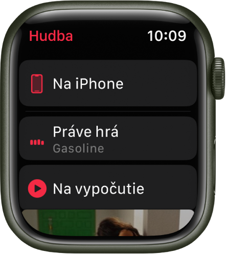 Apka Hudba s tlačidlami Na iPhone, Práve hrá a Na vypočutie, ktoré sa zobrazujú v zozname. Rolovaním nadol možno zobraziť obal albumu.