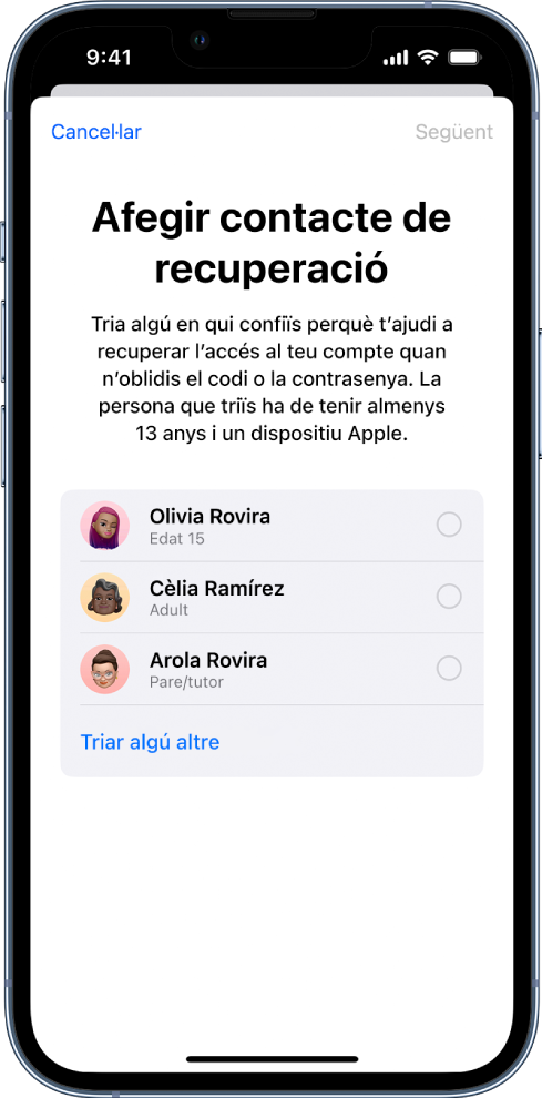 Pantalla “Contacte de recuperació del compte” que mostra suggeriments de contactes que pots seleccionar com a contactes de recuperació, i l’opció per seleccionar algú altre.