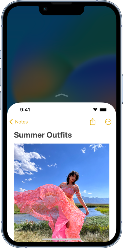 iPhone'i ekraan, kus on funktsioon Reachability aktiveeritud. Ekraani ülaosa on liikunud alla, tänu millele see lihtsalt pöidlaulatuses.