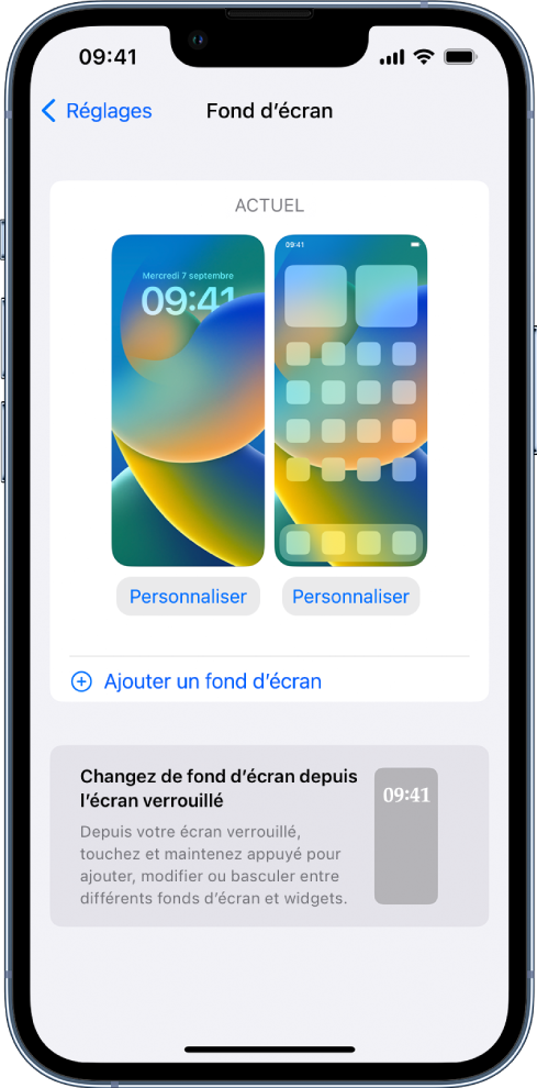 L’écran des réglages du fond d’écran avec des boutons permettant de personnaliser l’écran d’accueil et l’écran verrouillé actuels, ainsi que le bouton « « Ajouter un fond d’écran » permettant de changer de fond d’écran.