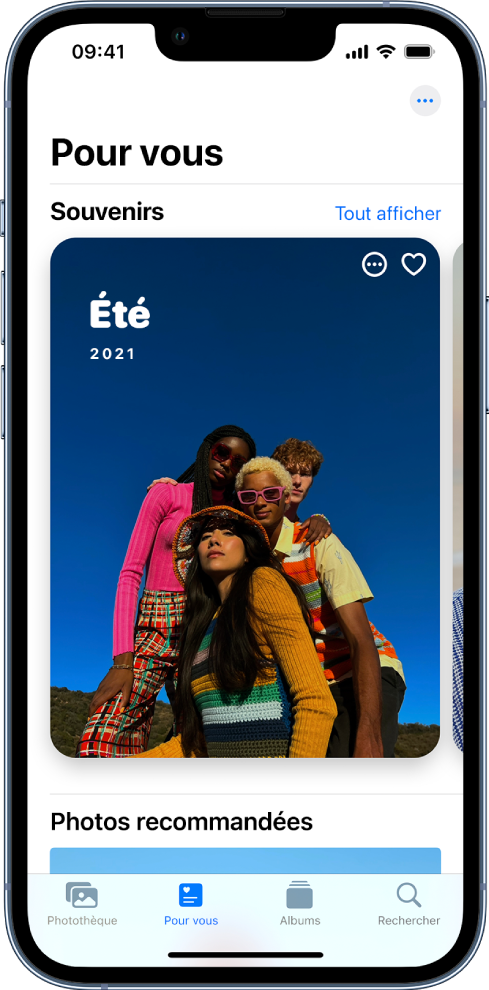 L’écran « Pour vous » affichant un souvenir. Dans le coin supérieur droit se trouve le bouton « Tout afficher », qui présente tous vos souvenirs.