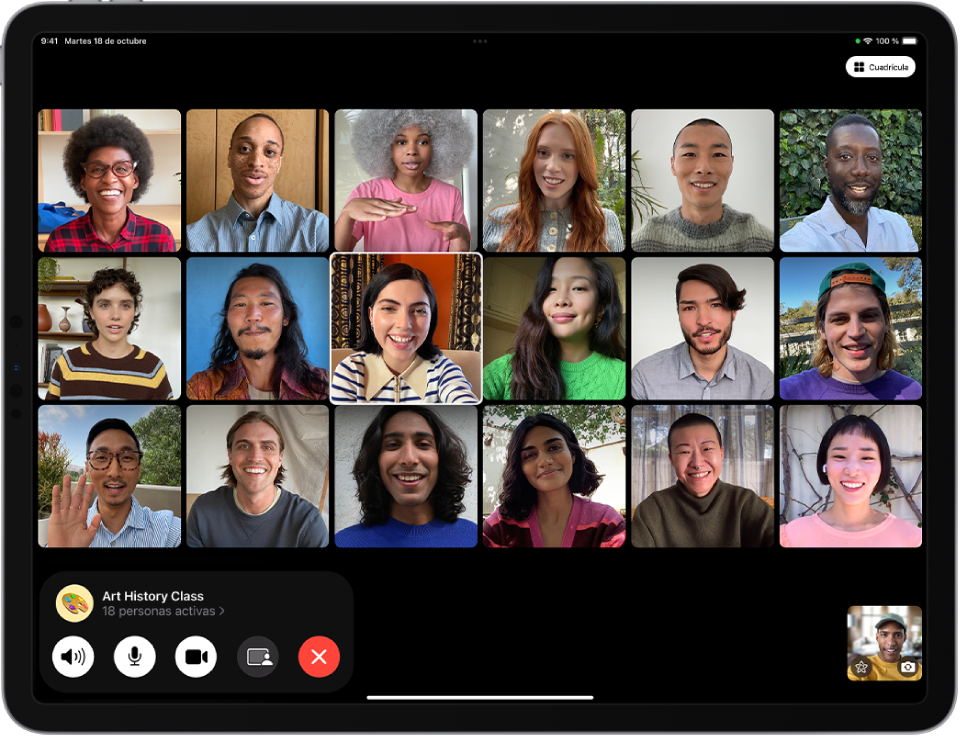 Una llamada de FaceTime en grupo con los participantes en Cuadrícula y la imagen de la persona que habla resaltada. Los controles de FaceTime están en la parte inferior, incluidos los botones Audio, Micrófono, Cámara, SharePlay y Finalizar. Encima de los controles están el ID de Apple del grupo o de la persona con la que estás hablando y el botón Información.