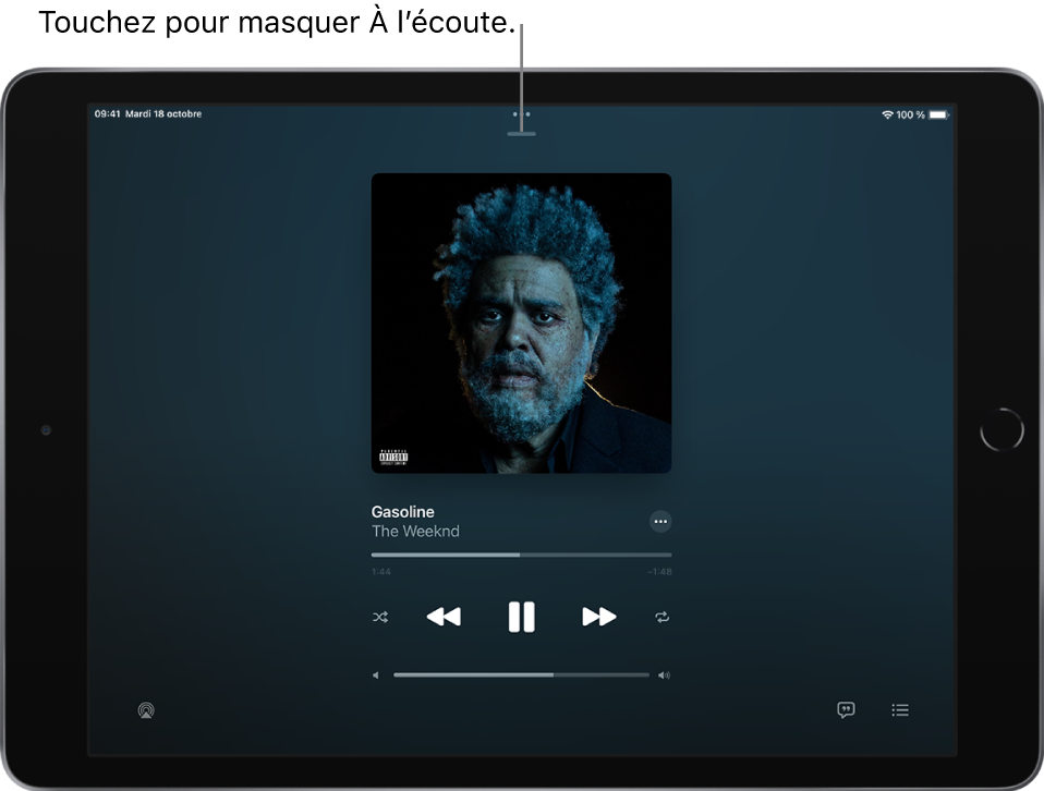 L’écran À l’écoute avec l’illustration de l’album. En dessous se trouvent le titre du morceau, le nom de l’artiste, le bouton Plus, la tête de lecture, les commandes de lecture, le curseur de volume, le bouton « Destination pour la lecture », le bouton Paroles et le bouton « File d’attente ». Le bouton pour masquer À l’écoute se trouve en haut.