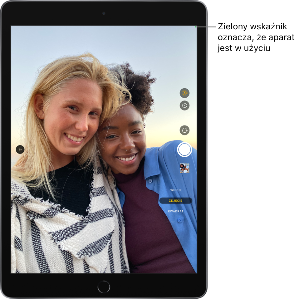 Ekran aplikacji Aparat. Zielony wskaźnik w prawym górnym rogu informuje, że aparat jest używany.