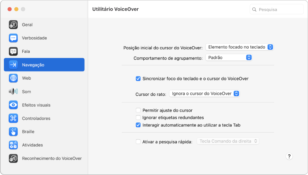 A janela do Utilitário VoiceOver a mostrar a categoria Navegação selecionada na barra lateral à esquerda e as respetivas opções à direita. No canto inferior direito da janela está um botão Ajuda para mostrar a ajuda online do VoiceOver acerca das opções.