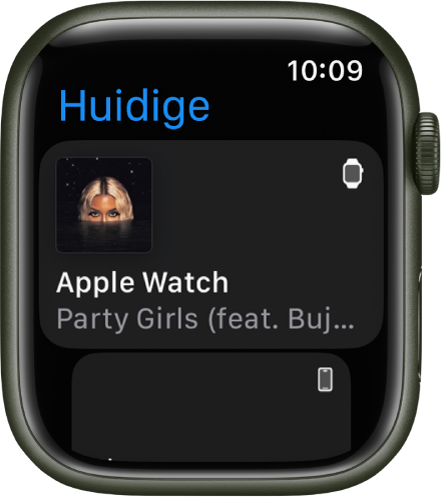 De Huidige-app met een lijst met apparaten. Bovenaan de lijst staat muziek die op de Apple Watch wordt afgespeeld. Daaronder staat een iPhone-vermelding.