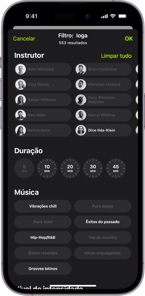 O ecrã de Apple Fitness+ a mostrar opções para ordenar e filtrar os treinos. Na parte superior do ecrã, existe uma lista de instrutores. Os intervalos de tempo encontram-se ao centro do ecrã. Por baixo do tempo, está uma lista de géneros musicais.
